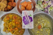 【画像あり】韓国人「最近、韓国の小学校給食がマジで凄過ぎる‥（ﾌﾞﾙﾌﾞﾙ」→「羨ましいです」　韓国の反応