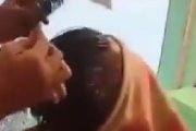 【動画】インドの美容師、うっかりお客さんを燃やしてしまう・・・
