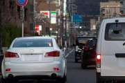 違法駐車してる車って通報すれば警察動いてくれる？