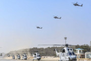 韓国軍と在韓米軍が合同で大規模な空中強襲訓練を実施…ヘリコプター約40機が参加！