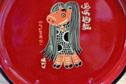 【画像】あかべこみたいなアマビエの漆器発売。