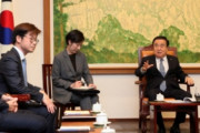 【ワロタｗ】文ヒサン議長「徴用工の日韓募金を改め”世界中から募金”にすればよい！誰でも寄付できるようにすれば日本の負担は軽くなるぞ！」