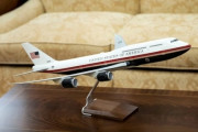 米大統領専用機「エアフォースワン」の機体彩色変更が廃案に…濃い色彩が電子工学システムに支障！