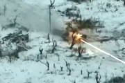 【動画】ロシア軍のT-90M（戦車）を25mm砲でフルボッコにしたウクライナ。