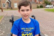 【英国】スポーツ好きな少年（１１）　新型コロナに感染後、車椅子生活に