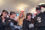 【海外】BABYMETALとアヴリル・ラヴィーン、ヤングブラッドのバックステージショット