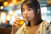 【悲報】女さん、えちえちなビールの飲み方をしてしまうｗｗｗ（※動画あり）