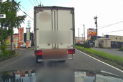 愛知のトラック運転手の民度がヤバすぎる…衝突スレスレ車線変更→二車線を塞ぎ停車→急にバック　運送会社「厳しく注意しますｗ」←は？