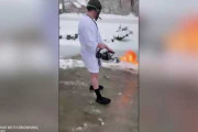 アメリカ人「雪かきすんのめんどくせーから火炎放射器で燃やすわw」