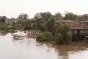シドニーで30年ぶりの豪雨で大洪水ヤバイ！→燃え続けていた森林火災が鎮火し喜ぶｗｗｗ