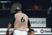 【GIF】日本ハム・中田、ベンチで大暴れ
