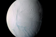 土星の衛星エンケラドゥスには生命の構成要素がそろっていると科学者が提唱！