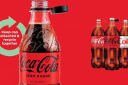 コカ・コーラ、フタと本体がつながれたペットボトルを導入