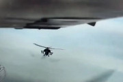 ロシア軍のMi-28ハボック戦闘ヘリがウクライナ軍無人機に至近距離から30mm機関砲を射撃！
