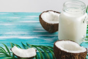 ココナッツミルクを頭皮に塗れば白髪を防ぎ、髪も生えると発表される：レシピあり