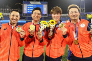 侍ジャパン金メダル「みんなでつかんだ勝利」監督胴上げ＆表彰式　カープ4選手の胸にも金メダル！