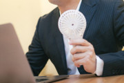 小さい扇風機持ってるのなんなん？