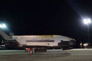 米空軍宇宙船「X-37B」、780日の謎任務を終え地球に帰還