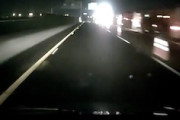 【動画】高速道路を走行中の車の速度が突然ゼロになる大事故。