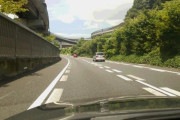 いま高速道路だけど、車が「ピーピーピー　ピーピーピー」って言ってるｗ