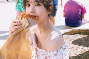 【乃木坂46】『筒井あやめ 1st写真集』よりエンサイマーダを頬張る姿を公開🍞