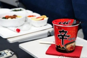 【韓国】大韓航空、エコノミーでのカップ麺（辛ラーメン）提供を中止へ…乱気流によるやけど増加