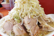 【緊急】ラーメン二郎でついに警察沙汰！ 　→　二郎豚がよくやりがちのあるあるな理由だった・・・