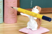デスク周りの小物を猫が持ってくれるフィギュアがガチャに登場！「猫がお預かりします。」