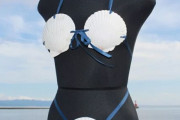 過激な露出のホタテ水着、なぜか女性より男性から注文が殺到
