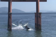女水上バイク乗り「パワースポットということでくぐった」琵琶湖の大鳥居を水上バイクで潜る者たち