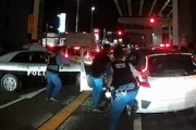 【動画】愛知でものすごい数の警官に取り囲まれるフィットを特等席から。