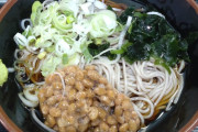 【画像】「納豆蕎麦」とかいうバチくそ美味いのになぜかメジャーになりきれない食べ方