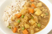 給食のおばちゃん「このカレーも形になってきたな！」 栄養士「んほぉ～」