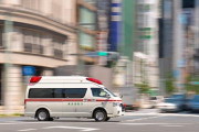 【動画】日本、『救急車』が来ても停車する人が少なすぎるんだけどｗｗｗｗｗｗｗ