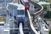 海外「おおー！まるで魔法だ！感動的な技術だな！」日本のモノレールでのレール切り替え動画を見た海外の反応！