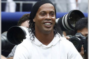 【サッカー】元ブラジル代表、ロナウジーニョを逮捕　偽造パスポート所持の疑い　引退後は稼いだお金を使い切り預金額は一時600円に...