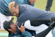 日ハム中田翔さん、練習中に後輩を押し倒してしまう