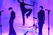 羽生結弦「REALIVE」「Prequel」トリオのアクスタ降臨！マイクを向けたくなる存在感に胸熱。---