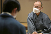 【動画】渡辺明棋王「え？詰んでたんですか」勝利にも自分の玉への指摘に驚き　藤井聡太五冠からの３勝は全て後手番❓❗