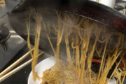 【画像】焼きそば作るとこうなるんだけど何で？ｗｗｗｗｗｗ