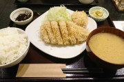 【画像】このとんかつ定食にいくらまで出せる？