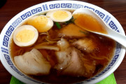 【画像】コンビニのラーメンに煮卵とチャーシュー乗っけた晩飯