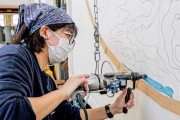 山形緞通の手織りじゅうたんに注目　女性職人が支える高級カーペット製造の現場