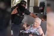 ◆窮地に一生◆90歳のアルゼンチン人のお婆ちゃん、中東でハマスに誘拐されかけるも「メッシ」連呼で窮地を脱しハマスと記念撮影