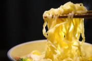 【画像】「カップ麺１つどーぞ」と言われたらどれ取る？