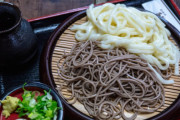 うどん vs. そば　さあどっち？
