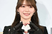 櫻坂46守屋麗奈、サンタ風ミニワンピ姿にファン悶絶「透明感すごい」「まさに天使」