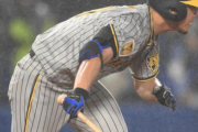 【悲報】雨がヤバいｗｗｗｗ土砂降りの中 試合再開って正気か？ｗｗｗｗｗ