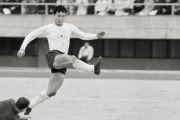 「第２の釜本」はなぜ生まれないのか　日本サッカー史上ただひとりの“ワールドクラス”