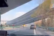海外「中国で高速道路が崩壊。少なくとも3人が死亡」